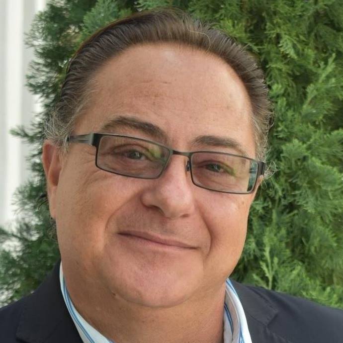 Headshot of Patrick DeRosa, Senior Loan Officer